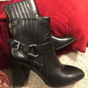 BCBGENERATION Black leather bootie block heel